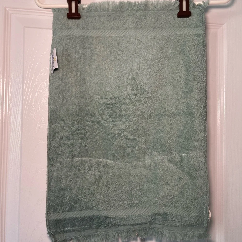 Vintage Battenberg lace hand towel